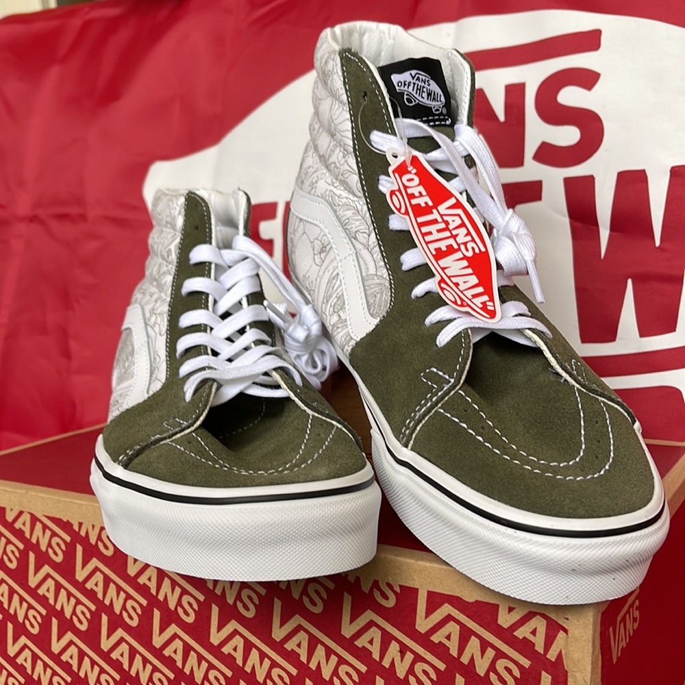 Vans Sk8-Hi
Desert Skulls Grape Leaf/
VN0A32QGRQV
Men’s sneakers - Picture 7 of 16